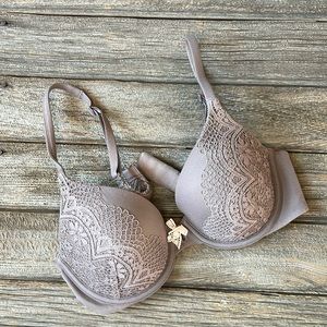 Victoria’s Secret 34B bra
